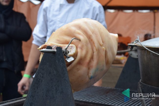 Дощ, холод і ріки пива: у Луцьку триває фестиваль. ФОТО