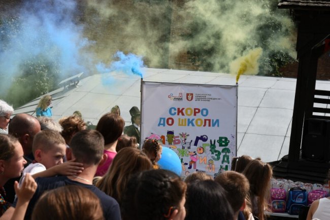 «Скоро до школи»: у Луцьку провели благодійну акцію для дітей. ФОТО