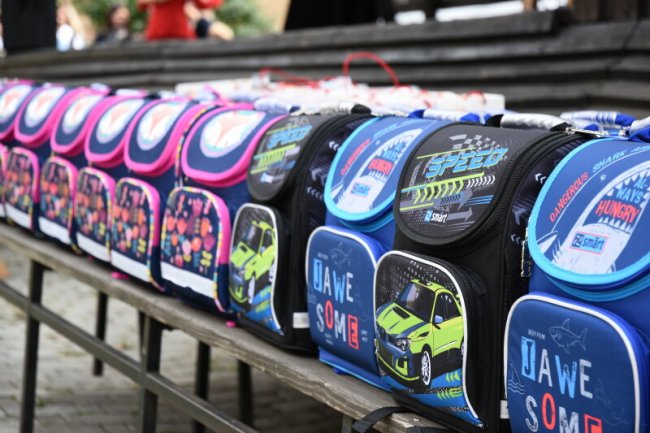 «Скоро до школи»: у Луцьку провели благодійну акцію для дітей. ФОТО