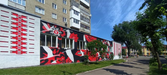 На Волині бібліотеку «одягнули» у вишиванку. ФОТО