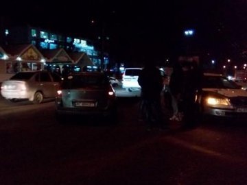 Затор у Луцьку: іномарки не поділили дорогу