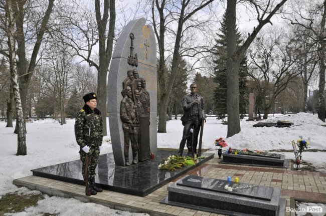 Сотні лучан вшанували пам’ять Героїв Небесної Сотні