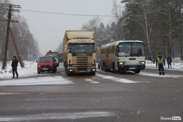 На Волині люди перекрили міжнародну трасу. ФОТО