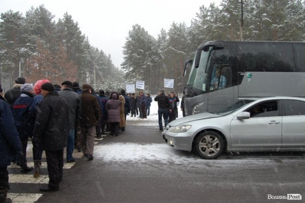 На Волині люди перекрили міжнародну трасу. ФОТО