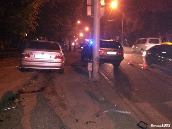 На проспекті Волі у Луцьку ДТП: не розминулися два «БМВ». ФОТО