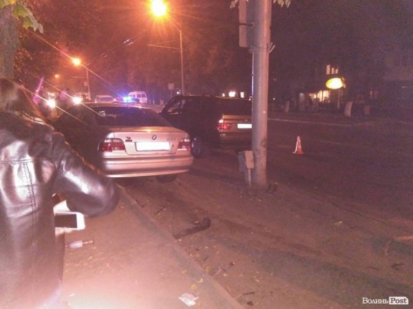 На проспекті Волі у Луцьку ДТП: не розминулися два «БМВ». ФОТО