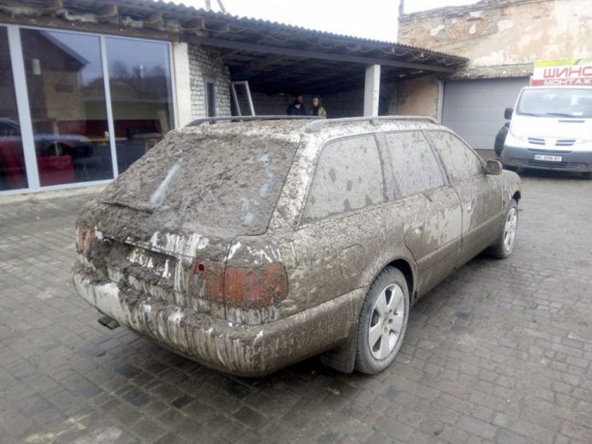 Чи нам БТРи купляти, щоб заїхати кудись, - волинянин про бездоріжжя у селищі