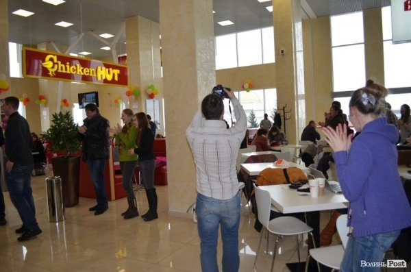 Флешмоб у луцькому ЦУМі. ФОТО. ВІДЕО 