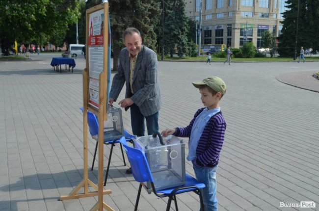 Центр міста в рушниках: у Луцьку стартував «вишиваний» фестиваль. ФОТО