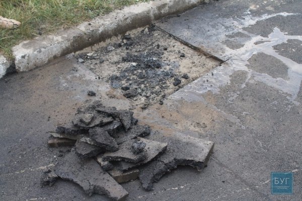 Наремонтували: у Володимирі-Волинському асфальт можна зняти руками. ФОТО. ВІДЕО