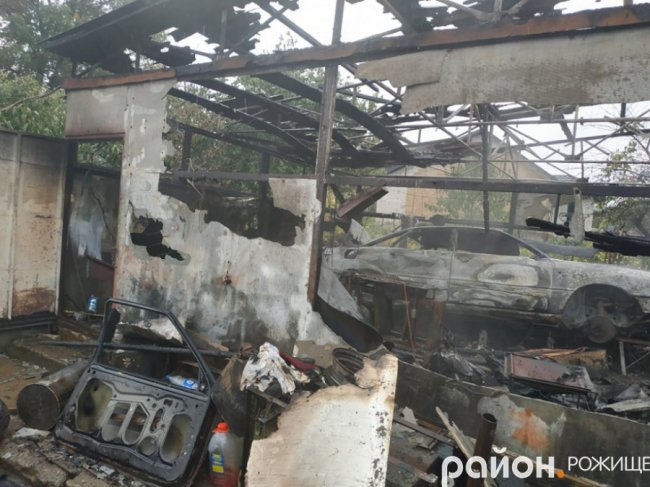 У Рожищі згорів гараж з авто. ФОТО