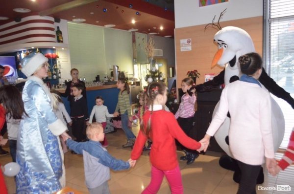 У Луцьку влаштували свято Миколая для соціально-незахищених дітей