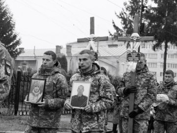 Лучани попрощались із загиблими у війні Героями Русланом Макарчуком та Ігорем Небосьом