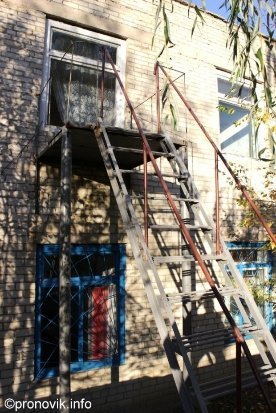 Чорний вихід з амбулаторії