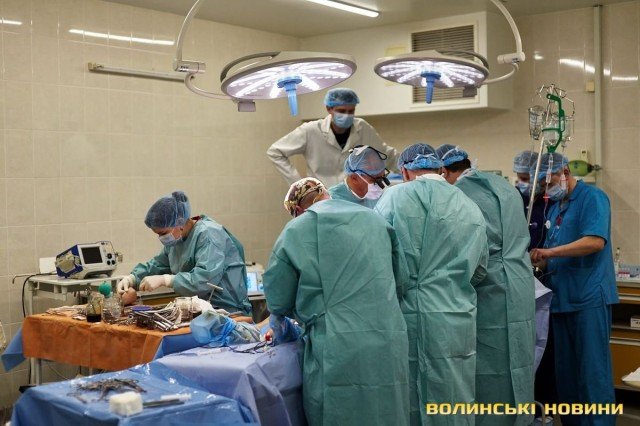У волинській обласній лікарні провели операцію на серці без його зупинки. ФОТО