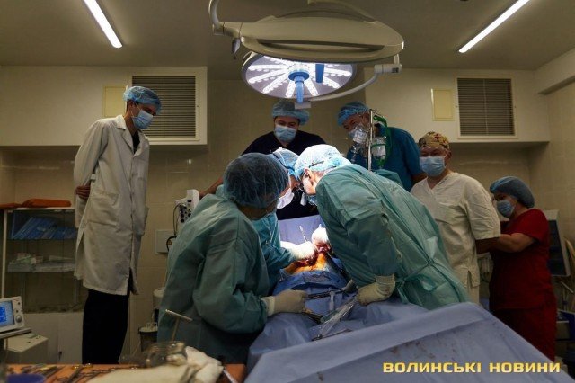 У волинській обласній лікарні провели операцію на серці без його зупинки. ФОТО