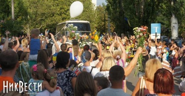 Як у Миколаєві зустрічали десантників. ФОТО