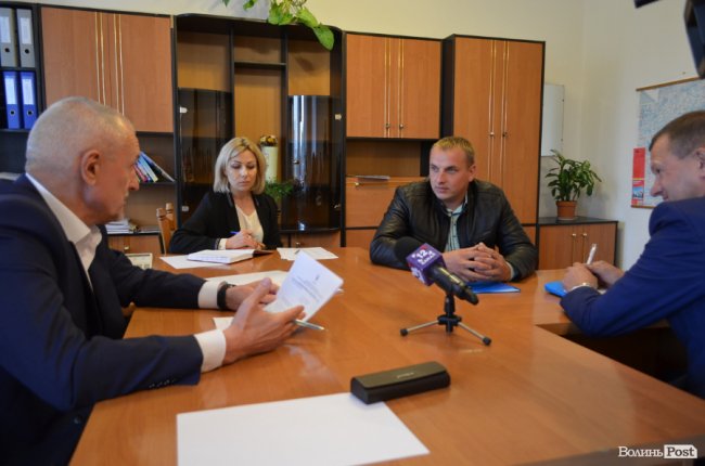 Збудуйте садок і зробіть дорогу: як Савченко приймав громадян. ФОТО