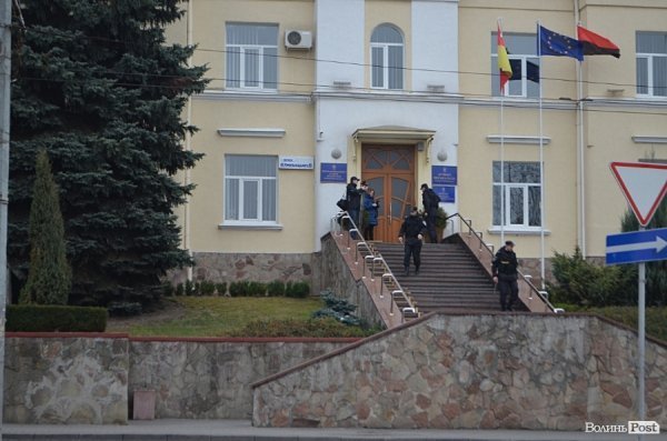 Повідомили про замінування луцької мерії. ФОТО. ДОПОВНЕНО