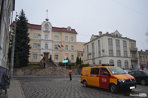 Повідомили про замінування луцької мерії. ФОТО. ДОПОВНЕНО