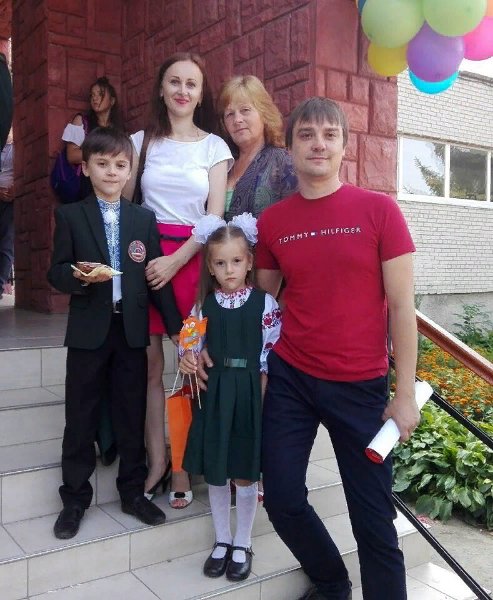 Красуні-доньки із відомими татами з Волині: святкова добірка. ФОТО