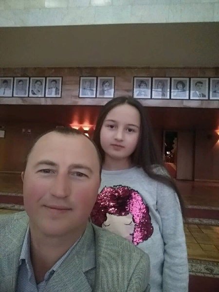 Красуні-доньки із відомими татами з Волині: святкова добірка. ФОТО