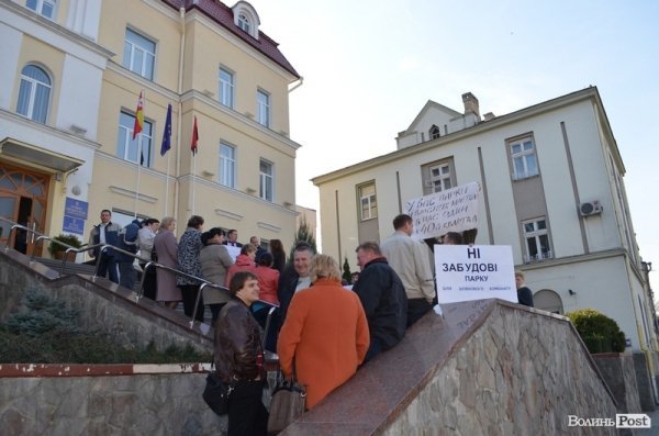 У Луцьку - пікет міськради. ФОТО