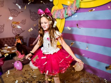 «Смугастий носоріг» у «Промені» підготував дітям сюрпризи до 8 березня*