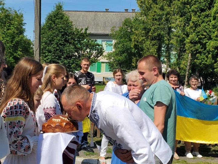 У селі на Волині зустріли двох воїнів, які повернулися з ворожого полону. ФОТО