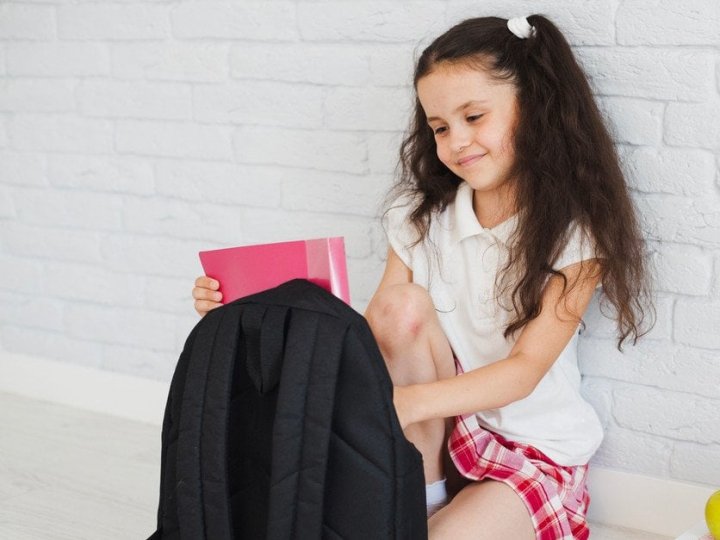 10 речей, які мають бути в рюкзаку школяра: як привчити дитину складати його самостійно