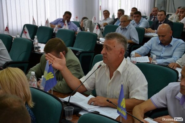 Депутати не захотіли дати лучанам більше «демократії»