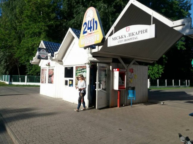 Муніципали вночі «зловили» два магазини на забороненій торгівлі 