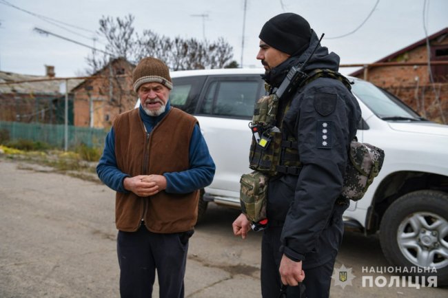 Поліція рятує домашніх тварин у вщент зруйнованому Оріхові