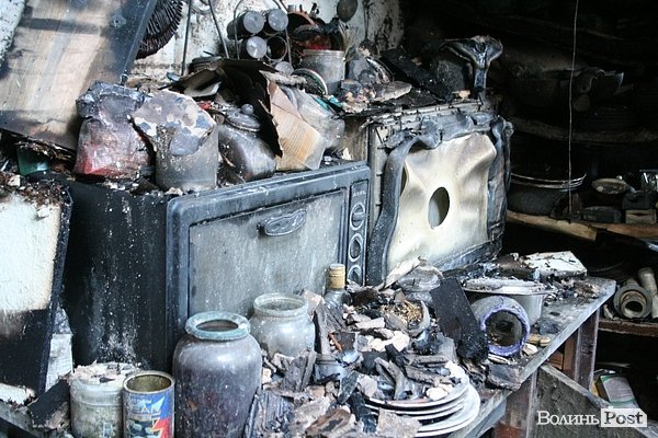 У центрі Луцька згоріла унікальна колекція книг. Власник підозрює підпал. ФОТО