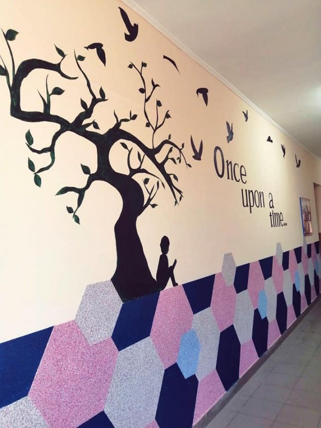 У селі поблизу Луцька оригінально розмалювали школу. ФОТО