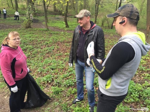 Депутати Луцькради вийшли на генеральне прибирання. ФОТО. ВІДЕО