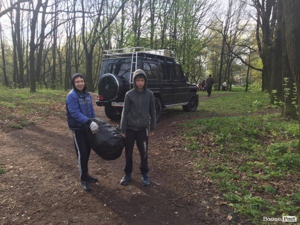 Депутати Луцькради вийшли на генеральне прибирання. ФОТО. ВІДЕО
