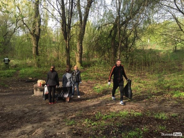 Депутати Луцькради вийшли на генеральне прибирання. ФОТО. ВІДЕО