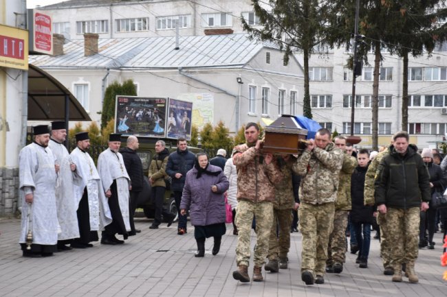 У Луцьку попрощалися з військовим Віталієм Шендриком, який захищав Маріуполь. ФОТО