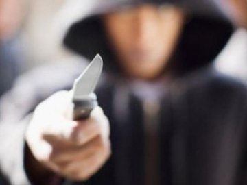 У Тарасовому подружжя скоїло розбійний напад на чоловіка, який продавав будинок