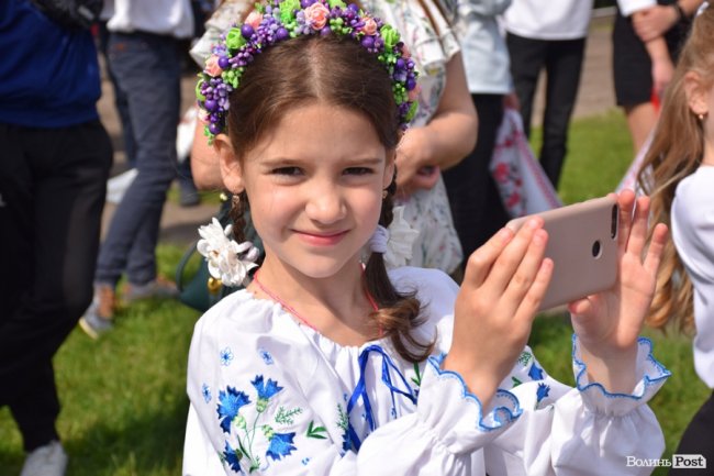 Емоції від драйву до сліз: останній дзвоник у луцькій школі №25. ФОТО