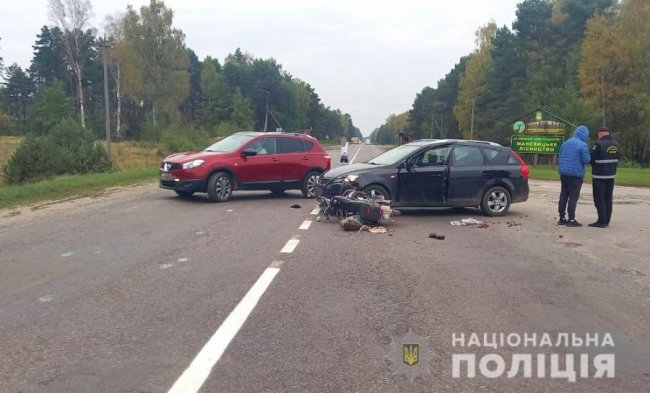 На Волині авто зіткнулось з мотоциклом: є постраждалий