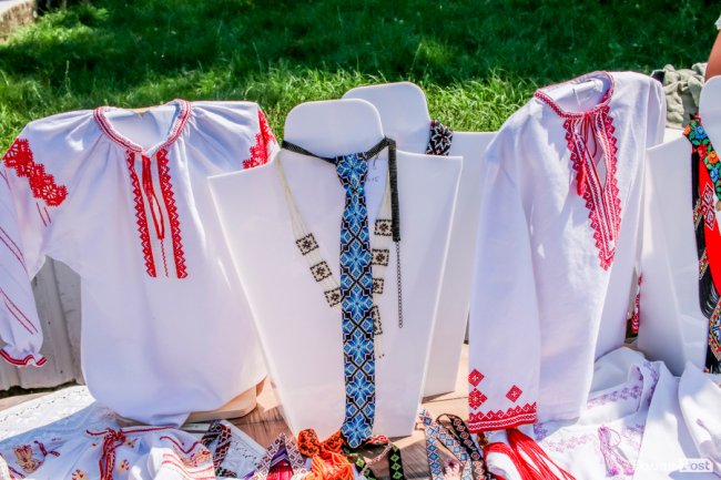 Народні розваги і море людей: в центрі Луцька «гуляє» етнофестиваль. ФОТО 