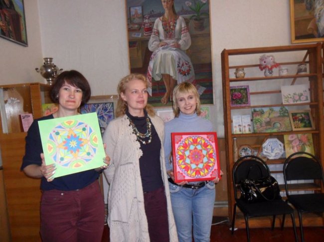 Переселенка з Донецька створила у Луцьку клуб, де навчає мистецтву