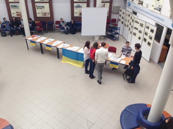 У Варшаві гроші для поранених майданівців збирають на аукціоні