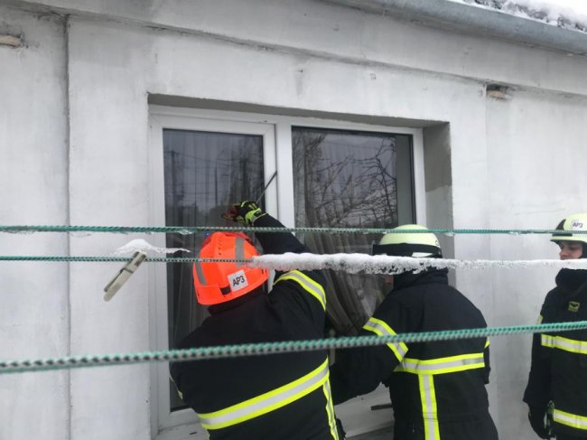 У Луцькому районі у будинку зачинилася трирічна дитина: викликали рятувальників