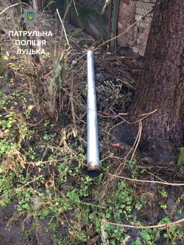 У Луцьку серед дня невідомі намагалися покрасти труби