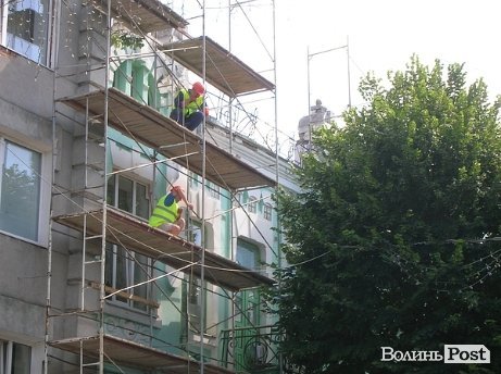 У Луцьку почали ремонтувати «будинок з Меркурієм». ФОТО