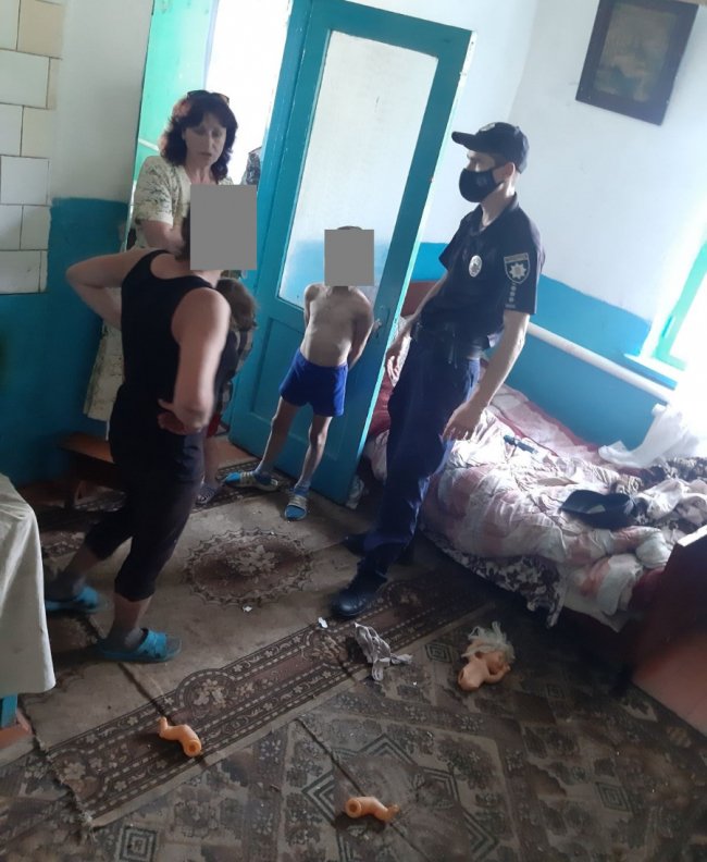 Бруд, безлад та відсутність постільної білизни: на Волині соцслужби перевірили кризові сім'ї. ФОТО