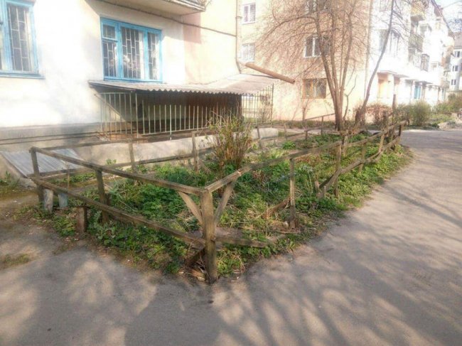 У Луцьку почали зносити старі сараї та огорожі. ФОТО